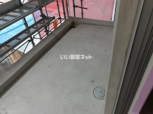 【亀岡市亀岡駅北のマンションのバルコニー】