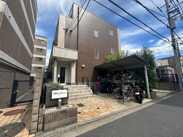 横浜市港北区箕輪町のマンションの建物外観