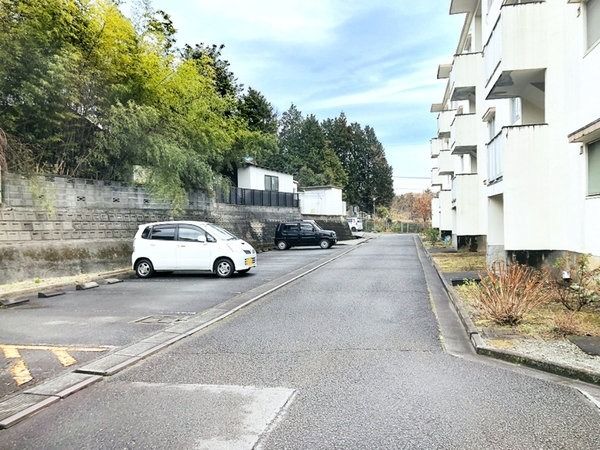 【富士市天間のマンションの駐車場】