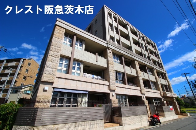 茨木市西豊川町のマンションの建物外観