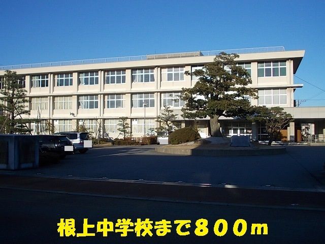 【能美市中町のアパートの中学校】