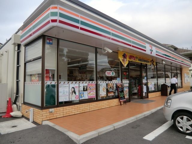 コンビニ　セブンイレブン鎌ケ谷初富店（コンビニ）まで982m