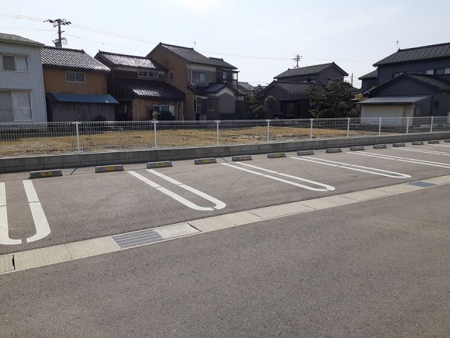 【オゾラIVの駐車場】