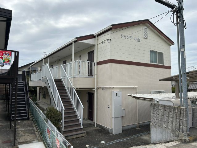 【シャンテ中山の建物外観】