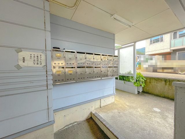 【高知市北秦泉寺のマンションのエントランス】