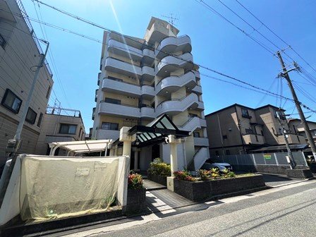 【尼崎市東難波町のマンションの建物外観】