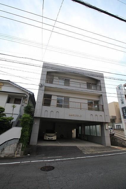 本多マンションの建物外観