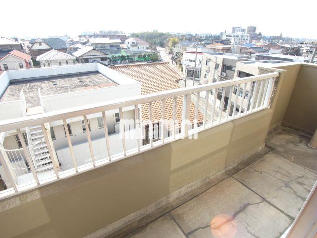 バルコニー　５階なので眺望も良し、夜景が楽しみですね。