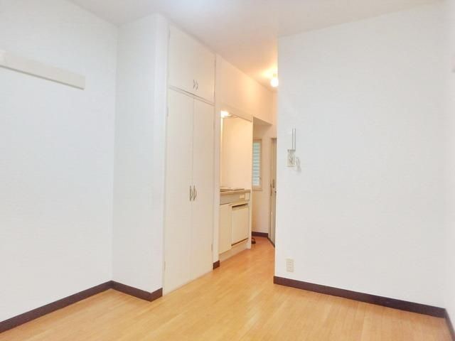 居室・リビング　★白いクロス統一の明るい居室★