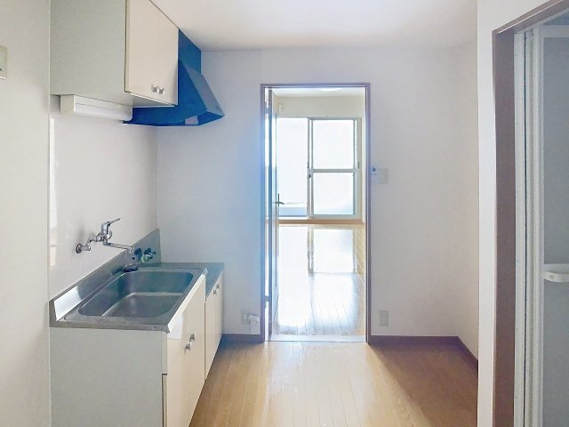 キッチン　現況が相違する場合は現況を優先致します。2025年8月撮影