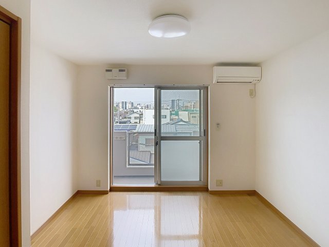 居室・リビング　現況が相違する場合は現況を優先致します。2025年8月撮影