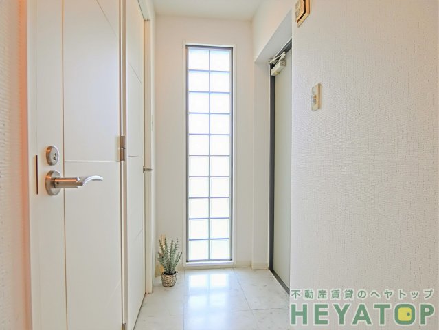 玄関　シューズボックス付き玄関（同仕様写真）