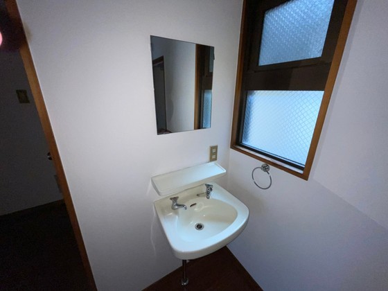 洗面設備　※別号室の写真です。