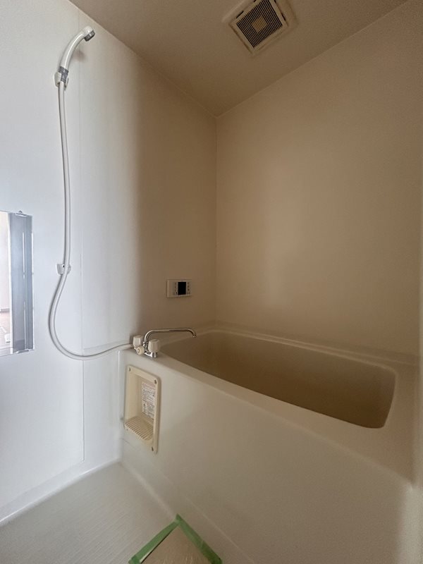 バス・シャワールーム　お風呂は追い炊き機能付き。いつでも温かく快適なバスタイムが過