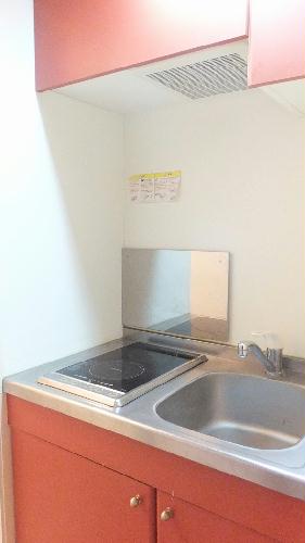 キッチン　2口の電気コンロ付き