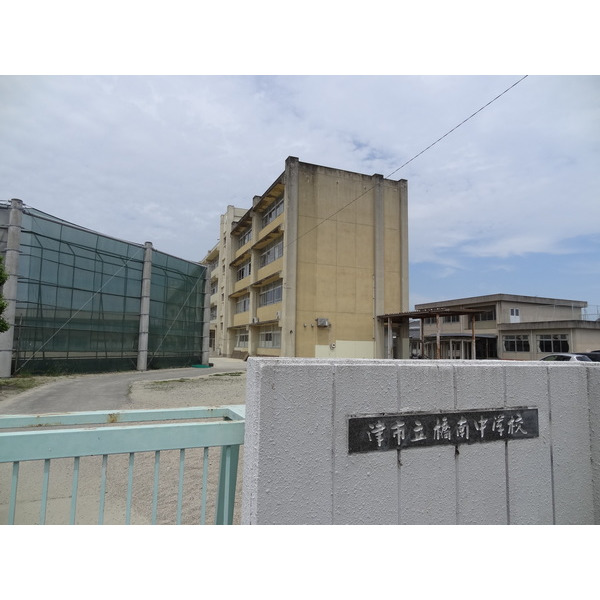 中学校　津市立橋南中学校（中学校）まで1689m