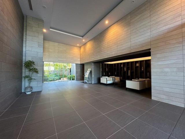 ロビー　解放感あるロビー