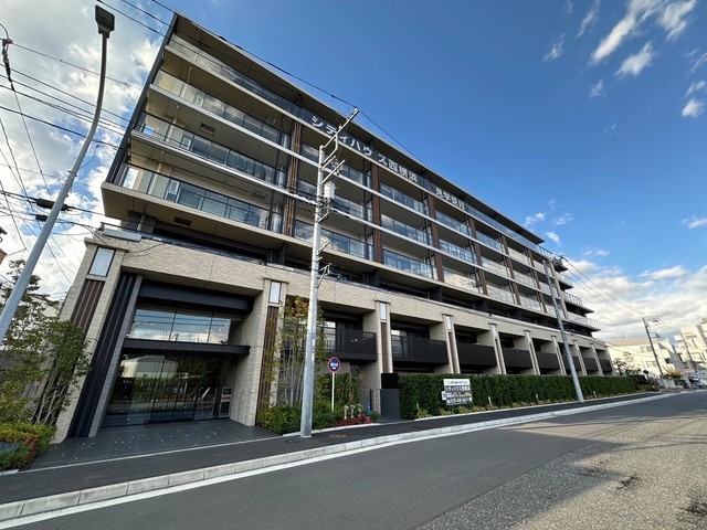 建物外観　タイルがクラシカルな外観