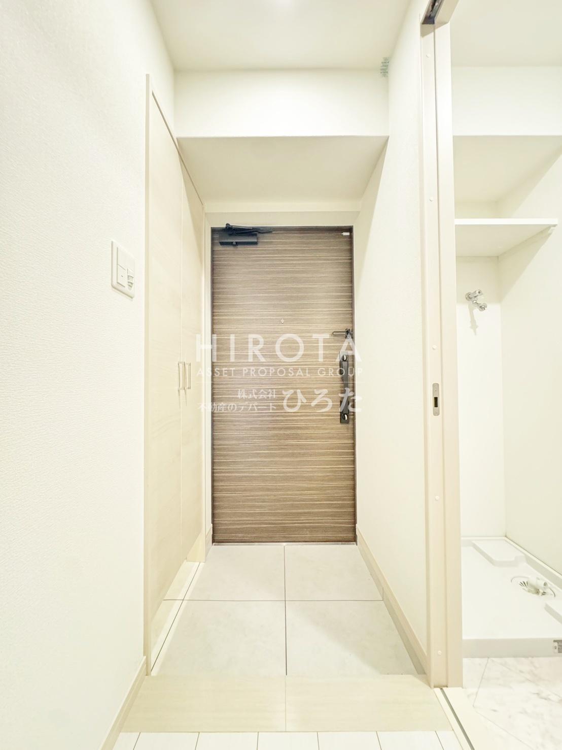 玄関　※同タイプの別のお部屋の写真です。