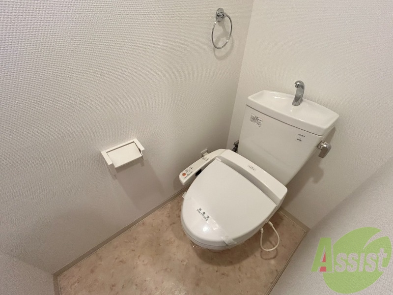 トイレ　ウォシュレット機能がついたトイレです。安心して使用できますね