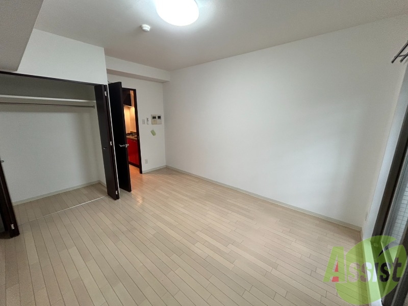 その他部屋・スペース　寝室を別の角度から撮影しました。お昼寝したくなりますね。