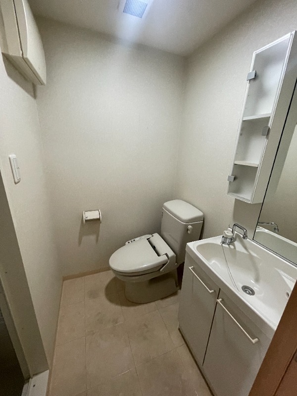 トイレ　※同じ建物の306号室の室内写真です。
