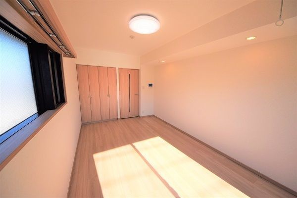 居室・リビング　☆明るい洋室☆