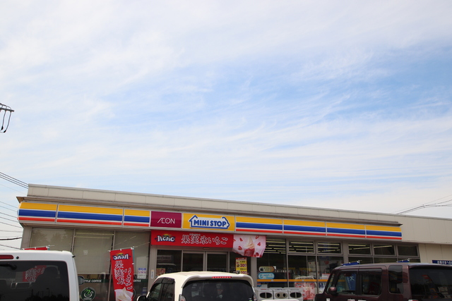 コンビニ　ミニストップ八王子小比企町店（コンビニ）まで600m