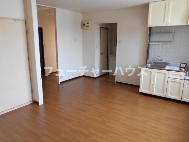 居室・リビング　こちらのリビングで趣味の時間をお楽しみください