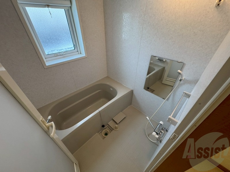 バス・シャワールーム　お風呂になります。一日の疲れを癒してくださいね。