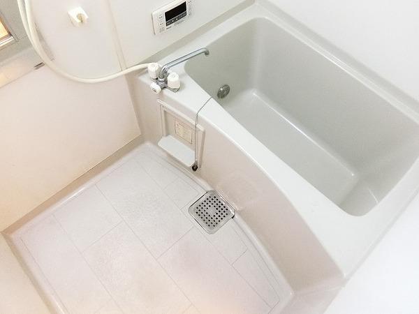 バス・シャワールーム　浴室乾燥機、追い焚き機能付きバス！