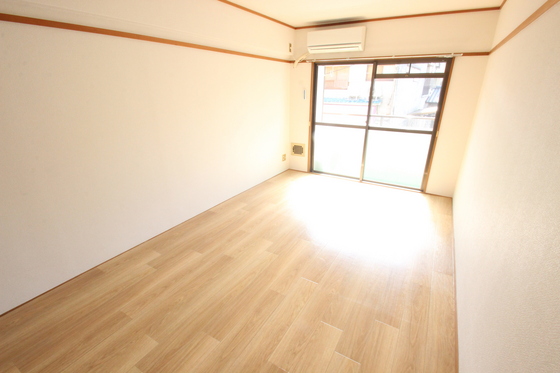 居室・リビング　※別部屋の写真です