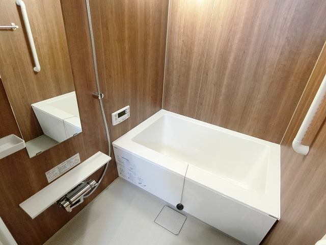 バス・シャワールーム　写真は同一間取りの別のお部屋です。現況を優先します。