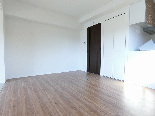 居室・リビング　写真は同一間取りの別のお部屋です。現況を優先します。