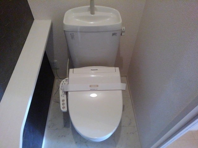 トイレ　温水洗浄暖房便座
