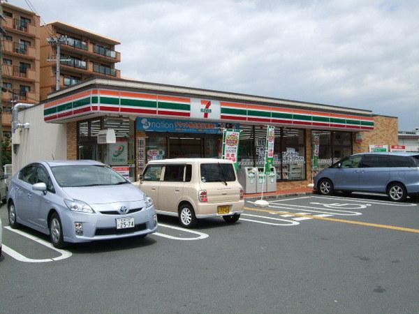 コンビニ　セブンイレブン（コンビニ）まで500m
