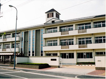 中学校　香芝西中学校（中学校）まで2900m