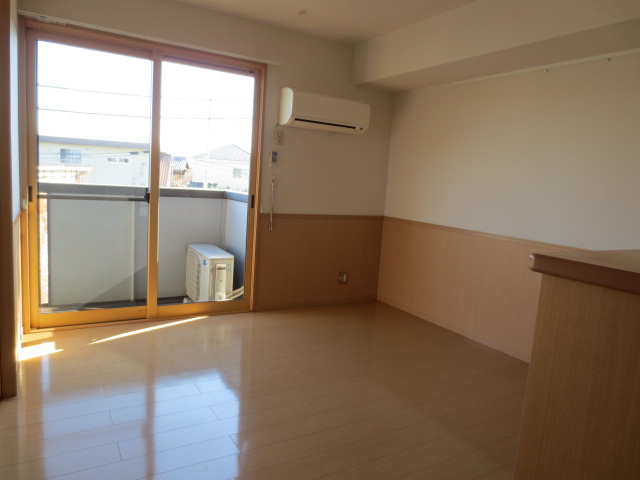 居室・リビング　別の部屋の写真です