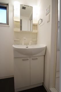 洗面設備　スペースが確保できる洗面所です