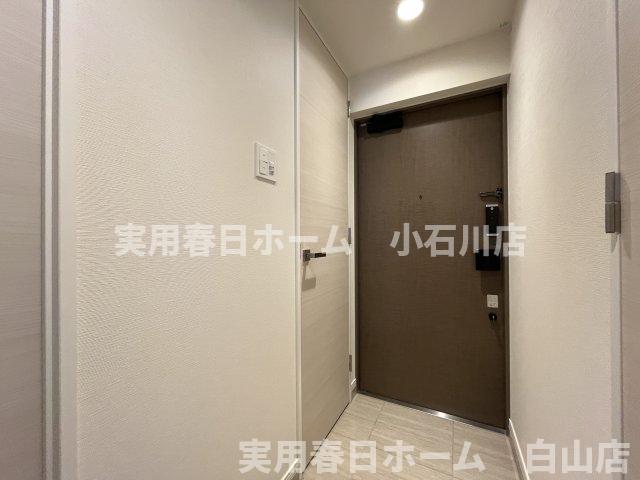 玄関　※類似間取り別部屋参考写真となります