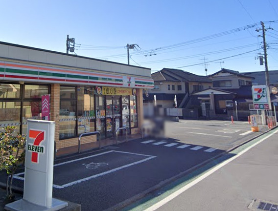 コンビニ　セブンイレブン（コンビニ）まで775m