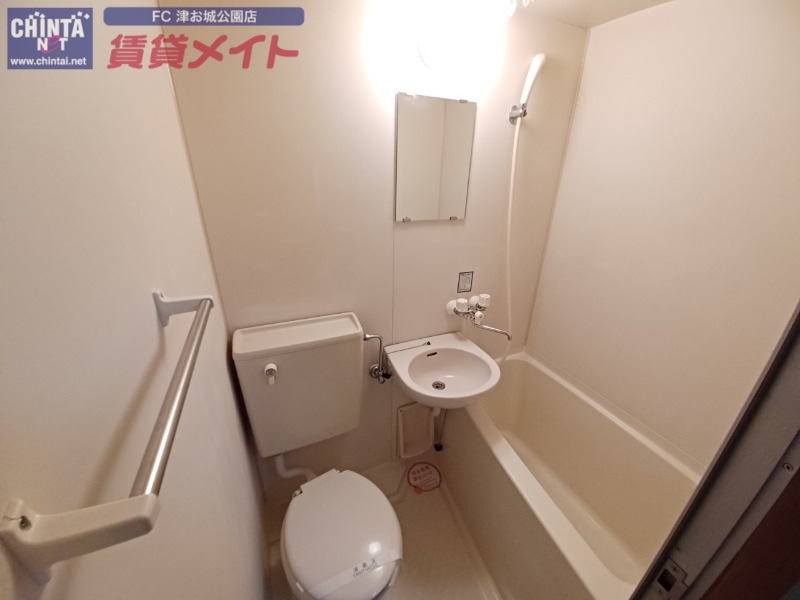 バス・シャワールーム　同じ物件、別部屋の写真です