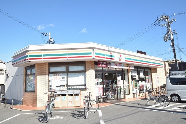 コンビニ　セブンイレブン　大阪鶴見緑地店（コンビニ）まで554m