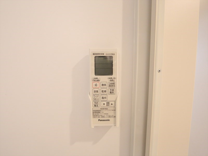 その他設備　浴室暖房乾燥機付き