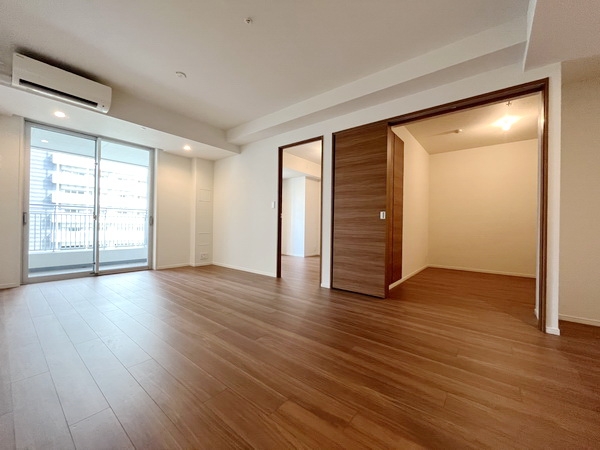 居室・リビング　※別部屋の参考写真です。