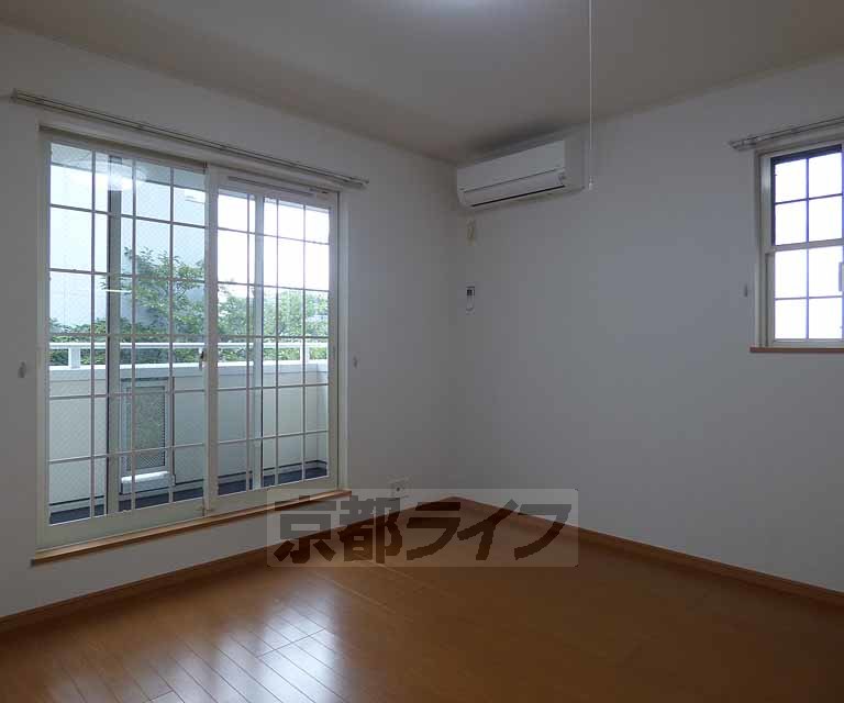 居室・リビング　ひろびろとした居室です。ゆったりくつろげますね。