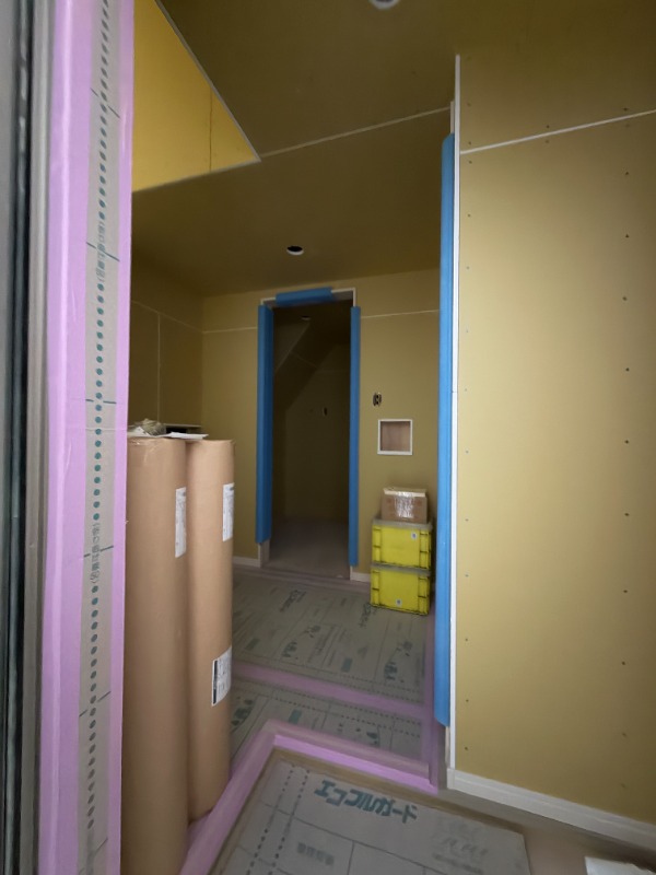 玄関　建築工事中です
