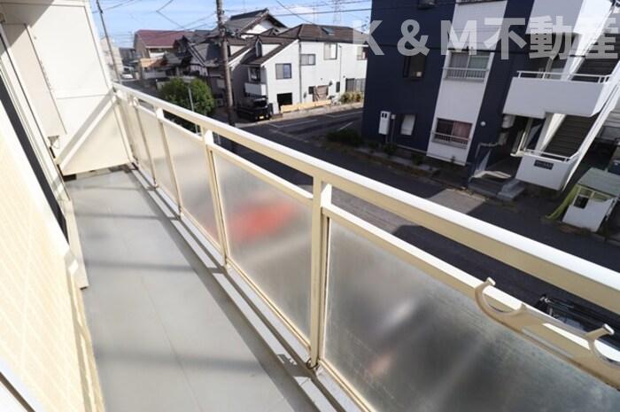 バルコニー　外からの目が気にならないバルコニーで洗濯物が干せます