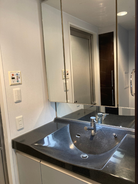 洗面設備　独立洗面台です