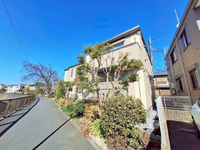 建物外観　地震や火災に強いセキスイハイム施工物件